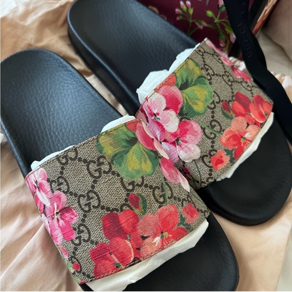 Gucci Women's Floral Slide Sandals - Black and Floral